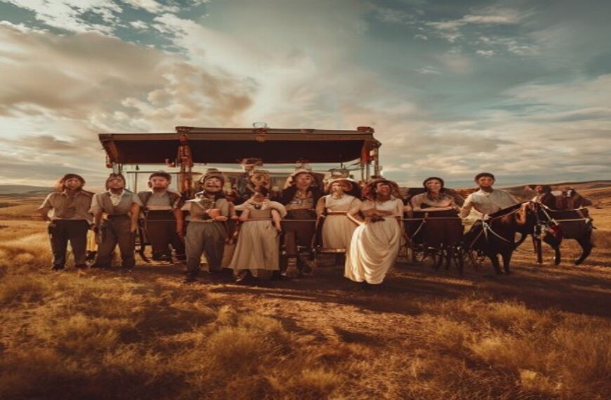 Cyrus Family Reunites for Surprise Stagecoach Festival Performance