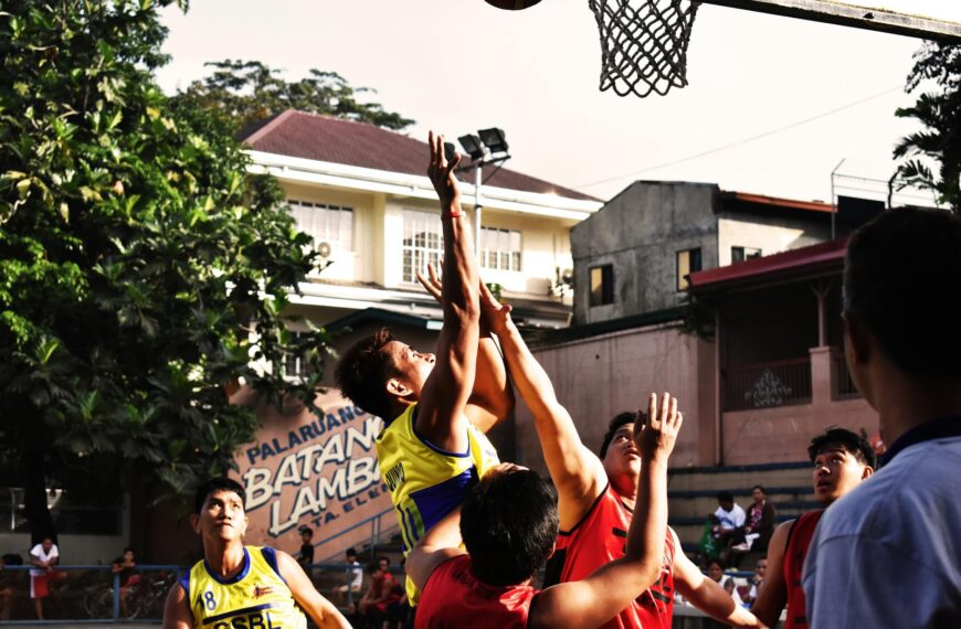 UConn Stuns Duke With Last-Second 3 to Reach Final Four